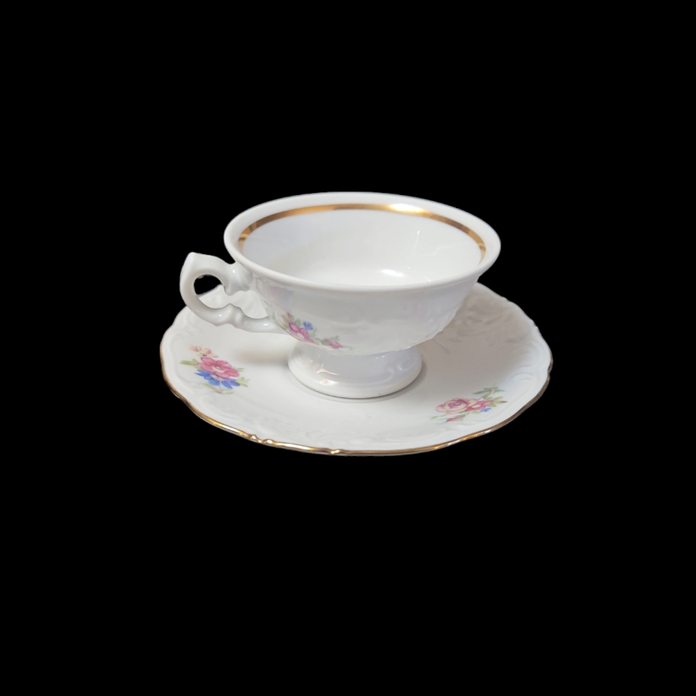 Vntg Wawel Poland china set of 4 cups & saucers small never used